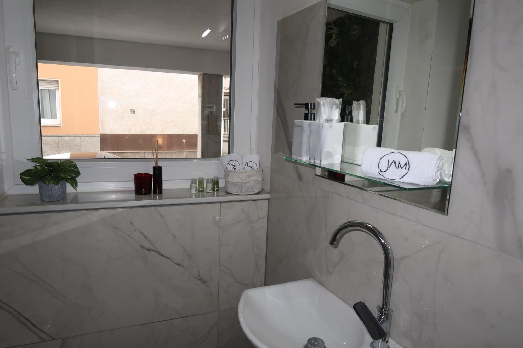 Apartament Jam *